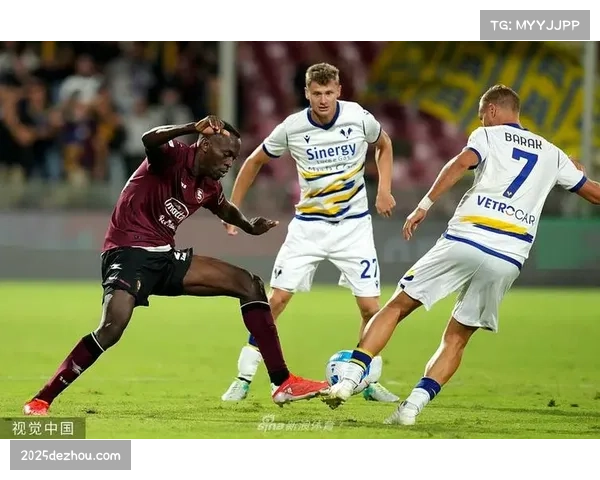 维罗纳1-1萨勒尼塔纳，两队合计仅一次射正，控球多在安全区域交换